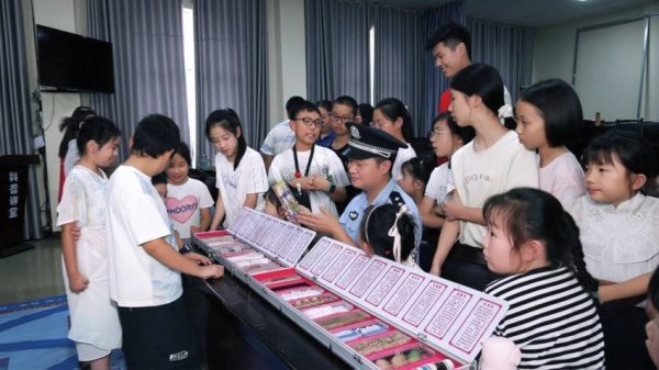 股票配资入门平台 保康：“托”起七彩假期 “童”享快乐时光